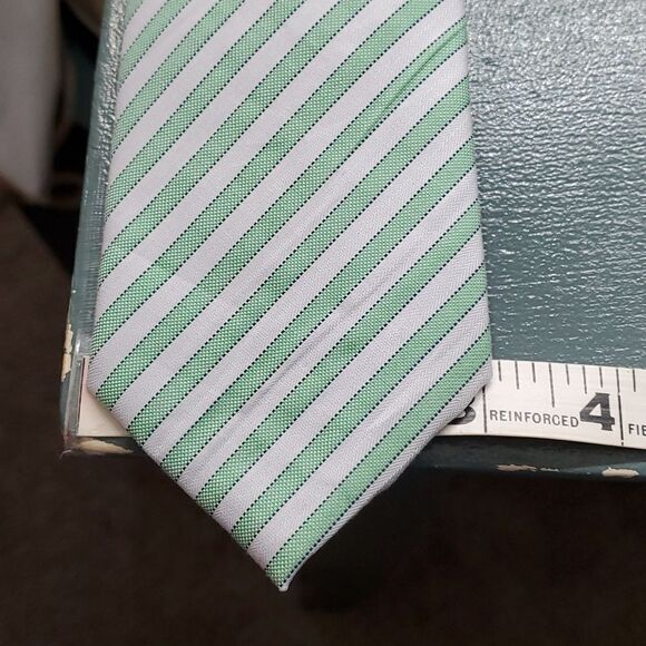 Men's Giorgio g.T.Rhodes Vero Beach NWT Tie, new with tags. Green/white. - Picture 8 of 8